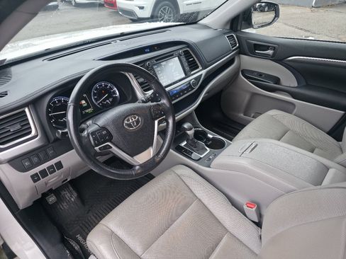Used 2017 Toyota Highlander Limited image 15