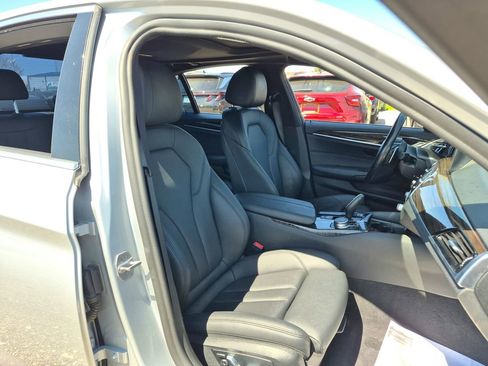 Used 2019 BMW 530i w/ Convenience Package RWD image 23