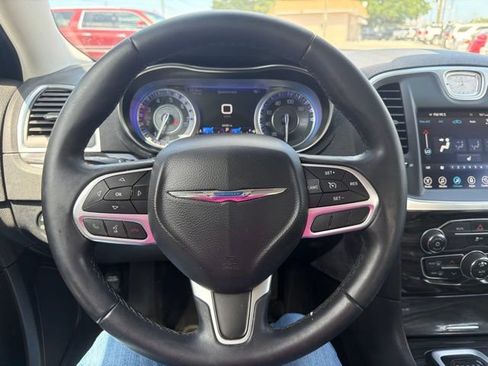Used 2017 Chrysler 300 Limited RWD image 17