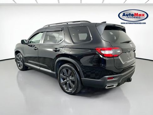 Used 2025 Honda Pilot Sport image 5