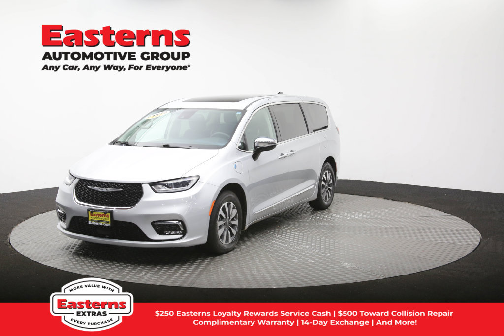 Used 2023 Chrysler Pacifica Limited FWD image 57