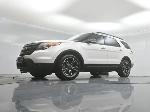 Used 2015 Ford Explorer Sport w/ Equipment Group 401A AWD/4WD image 40