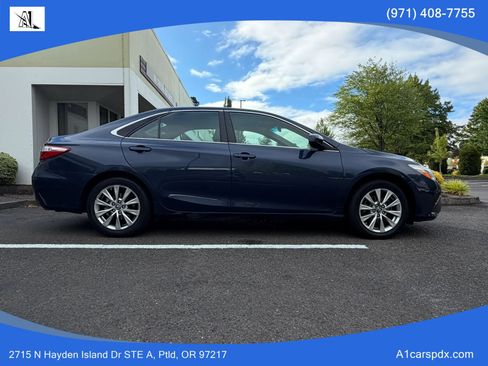 Used 2017 Toyota Camry XLE FWD image 9