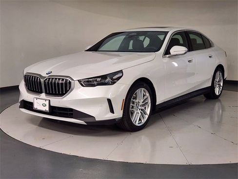 Used 2024 BMW 530i image 1