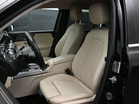 Used 2020 Mercedes-Benz GLB 250 w/ Premium Package image 5