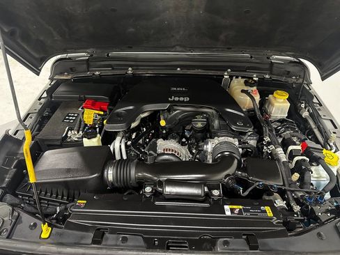 Used 2021 Jeep Gladiator Willys image 11