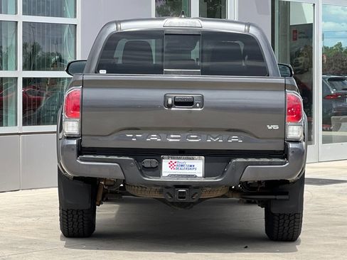 Used 2020 Toyota Tacoma TRD Off-Road w/ Technology Package AWD/4WD image 5