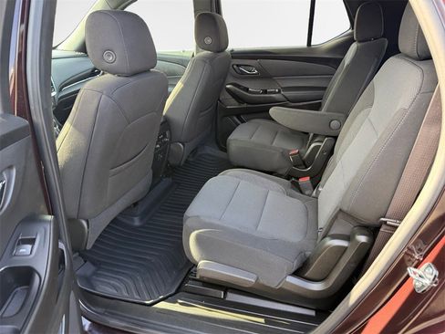 Used 2023 Chevrolet Traverse LT image 24