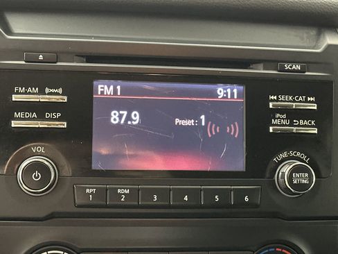 Used 2018 Nissan Titan SV image 22