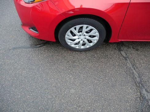 Used 2018 Toyota Corolla LE image 34