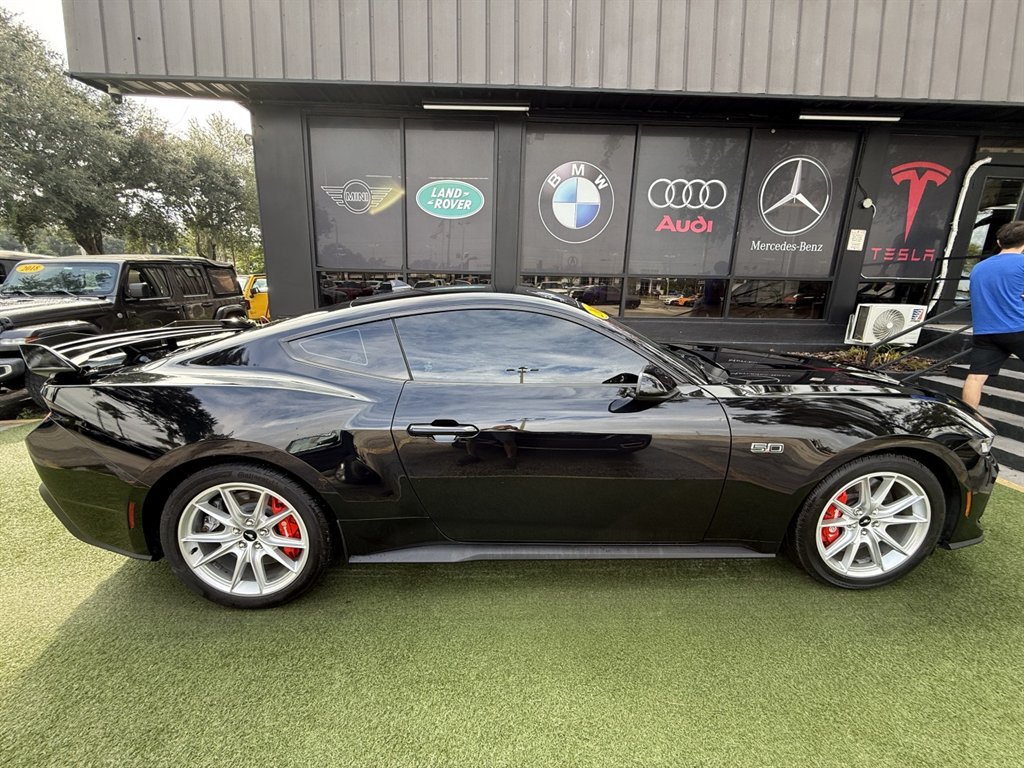 Used 2024 Ford Mustang GT RWD image 8