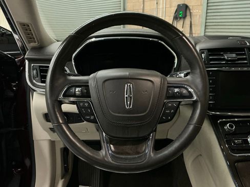 Used 2019 Lincoln Continental Reserve image 19