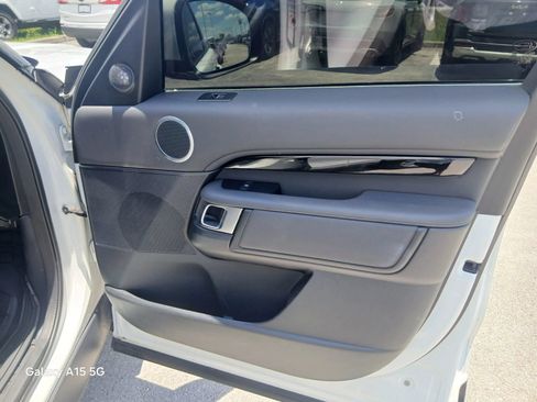 Used 2020 Land Rover Discovery SE AWD/4WD image 17
