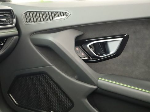 Used 2022 Lamborghini Huracan EVO RWD image 28