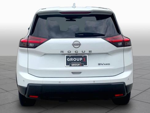 Used 2024 Nissan Rogue SV AWD/4WD image 5