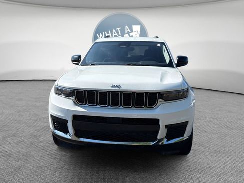 Used 2023 Jeep Grand Cherokee L Laredo AWD/4WD image 9