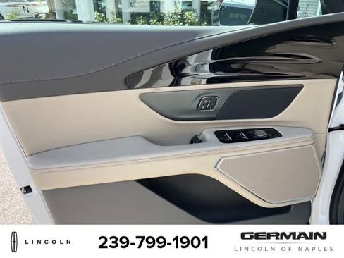 Used 2025 Lincoln Nautilus Premier image 13
