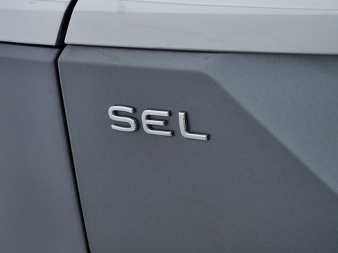 Used 2024 Volkswagen Atlas SEL AWD/4WD image 7