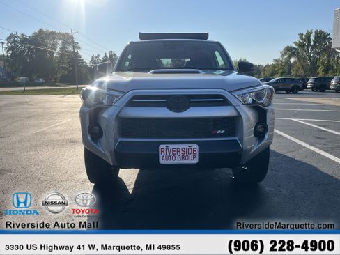 Used 2020 Toyota 4Runner Venture w/ Moonroof Package image 3