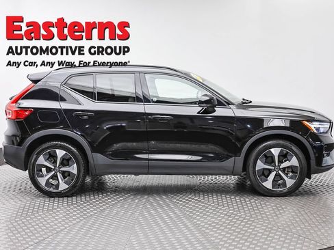 Used 2023 Volvo XC40 B4 Ultimate FWD image 4