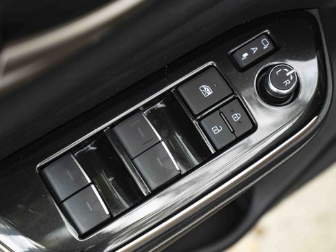 Used 2026 Toyota Crown AWD/4WD image 37