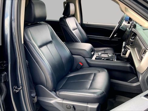 Used 2024 Ford Expedition XLT AWD/4WD image 9