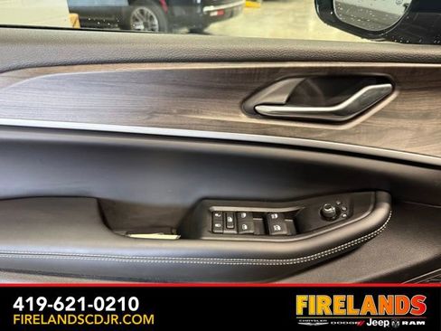 New 2026 Jeep Grand Cherokee Altitude image 8