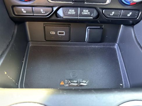 Used 2022 Chevrolet Suburban LT image 29