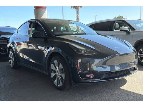 Used 2024 Tesla Model Y Long Range image 2