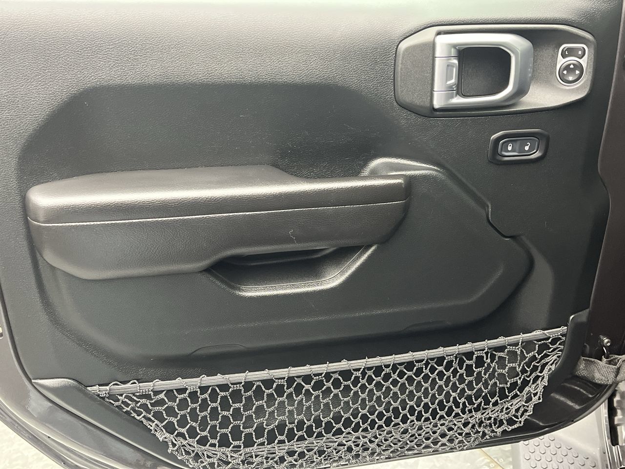 Used 2018 Jeep Wrangler Unlimited Sport S AWD/4WD image 7