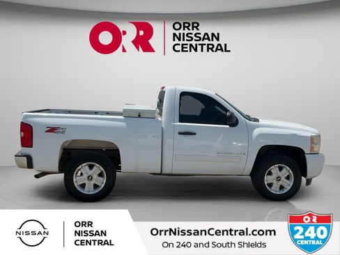 Used 2009 Chevrolet Silverado 1500 LT AWD/4WD image 4