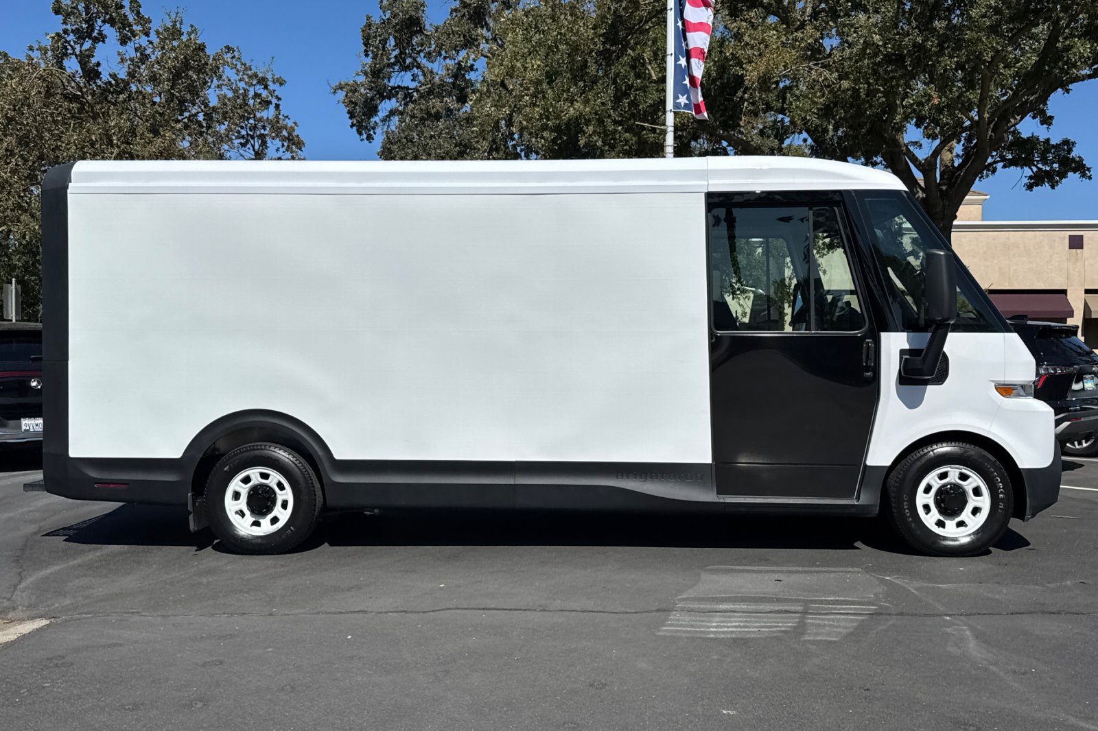 Used 2023 Chevrolet Brightdrop 600 w/ Active Safety Package 2 AWD/4WD image 2