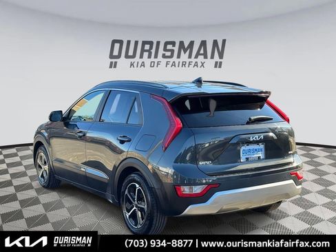 Used 2023 Kia Niro EX image 3