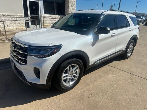 Used 2025 Ford Explorer Active w/ Active Comfort Package RWD image 7