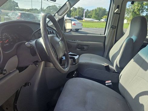 Used 2006 Ford E-350 and Econoline 350 XLT RWD image 11