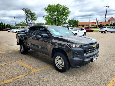 Used 2024 Chevrolet Colorado W/T RWD image 3