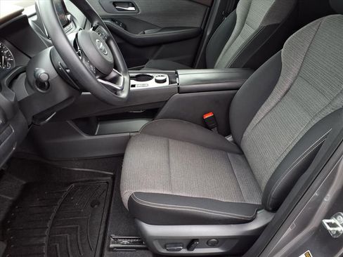 Used 2021 Nissan Rogue SV image 5