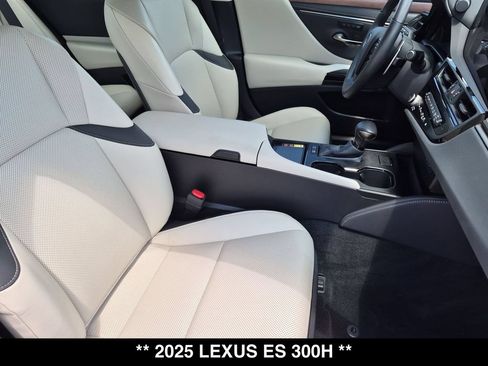 Used 2025 Lexus ES 300h w/ Premium Package FWD image 28