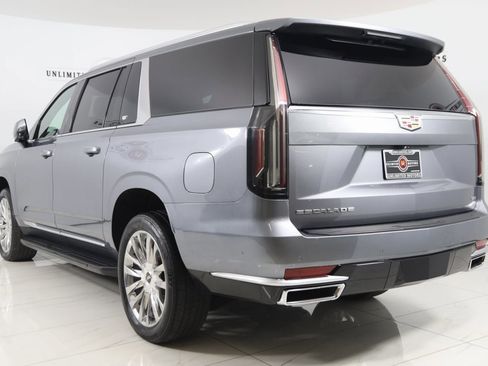 Used 2022 Cadillac Escalade ESV Premium Luxury image 4