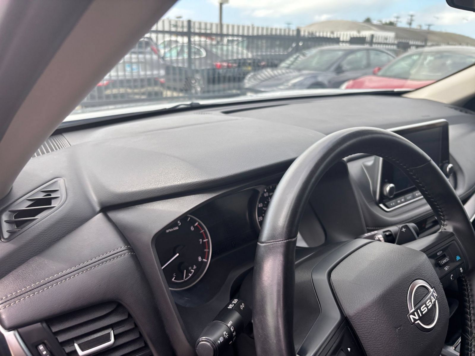 Used 2025 Nissan Rogue SV FWD image 33