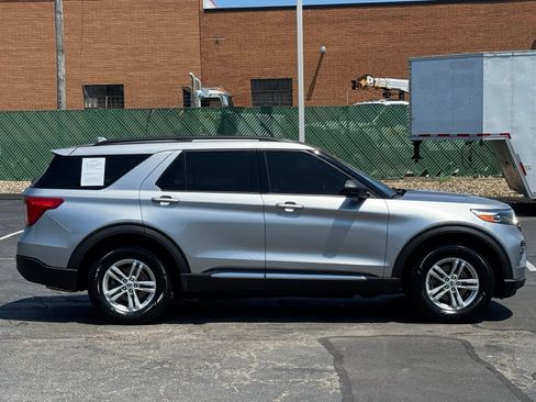 Used 2020 Ford Explorer XLT w/ Equipment Group 202A AWD/4WD image 5