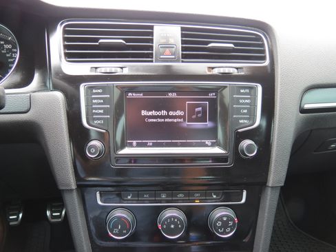 Used 2015 Volkswagen GTI SE FWD image 19