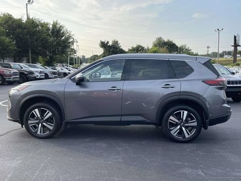 Used 2024 Nissan Rogue SL AWD/4WD image 4