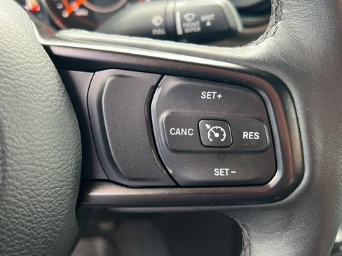 Used 2019 Jeep Wrangler Sport AWD/4WD image 17