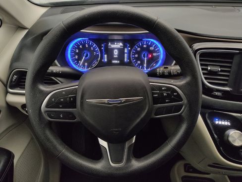 Used 2020 Chrysler Voyager Lxi FWD image 22
