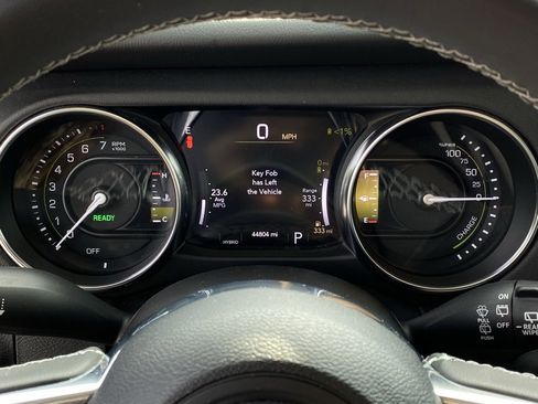 Used 2023 Jeep Wrangler Unlimited Sahara image 14