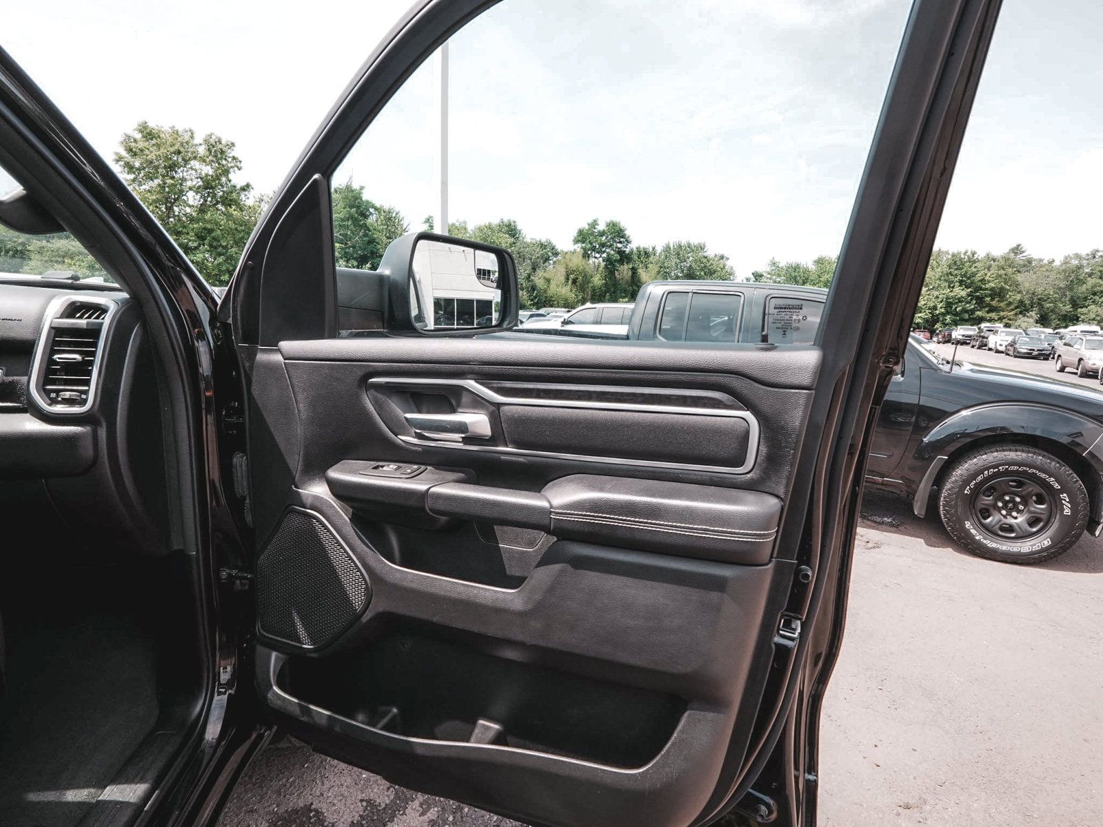 Used 2023 RAM 1500 Big Horn AWD/4WD image 14