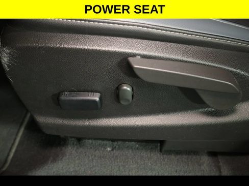 Used 2022 Chevrolet Colorado Z71 AWD/4WD image 5