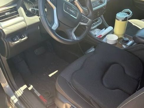 Used 2021 GMC Acadia SLE w/ LPO, Floor Liner Package FWD image 11