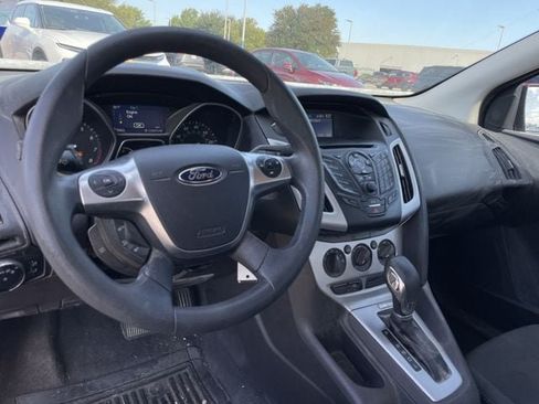 Used 2014 Ford Focus SE FWD image 9